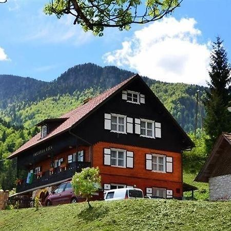 Bed and Breakfast Smucarska Koca Kotlje Exterior foto