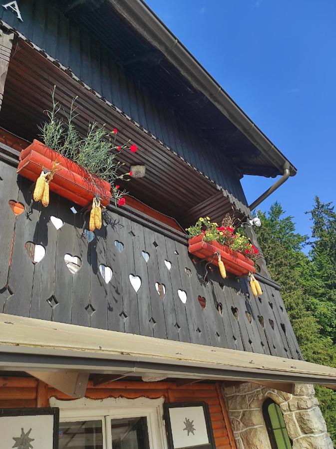Bed and Breakfast Smucarska Koca Kotlje Exterior foto