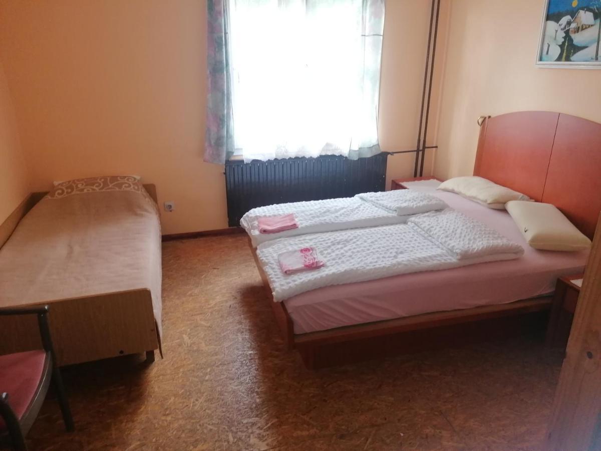 Bed and Breakfast Smucarska Koca Kotlje Exterior foto
