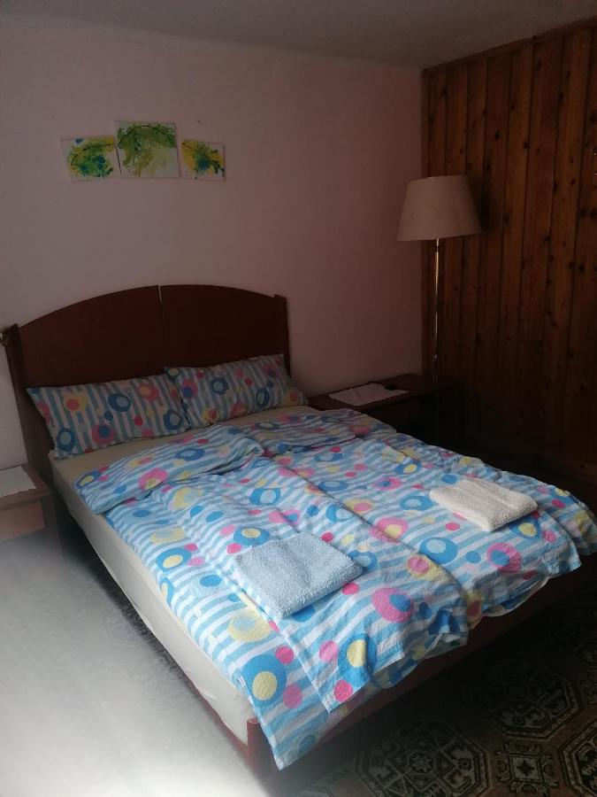Bed and Breakfast Smucarska Koca Kotlje Exterior foto