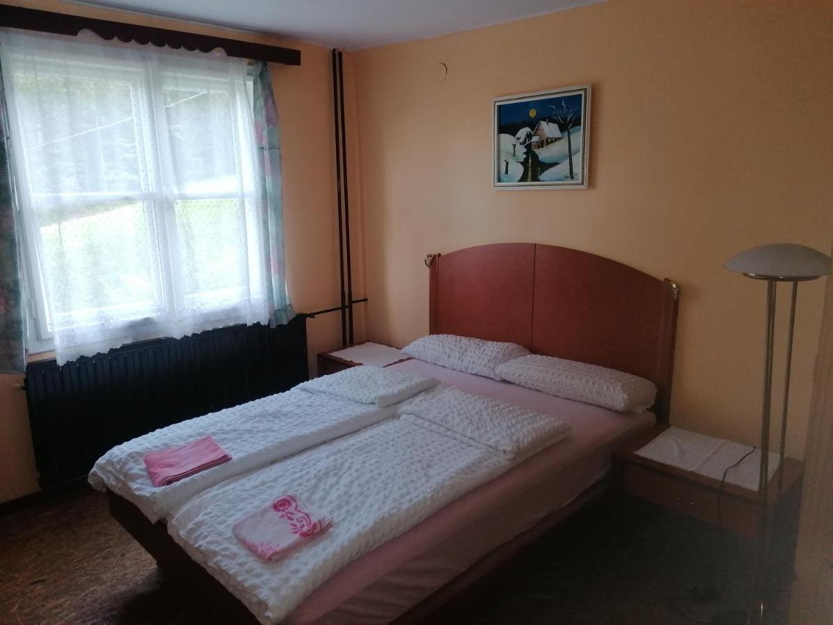 Bed and Breakfast Smucarska Koca Kotlje Exterior foto